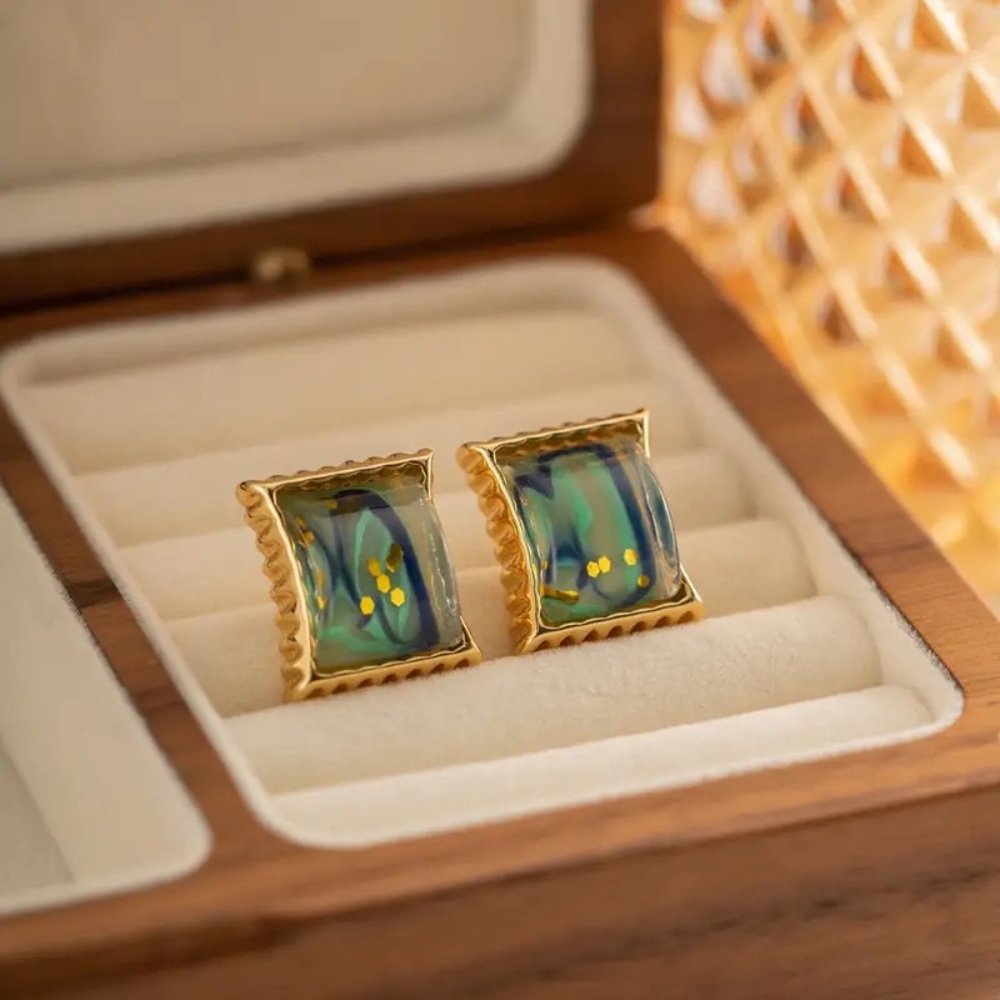 ◾️18k Gold Plated Vintage Green Square Dangle Earrings